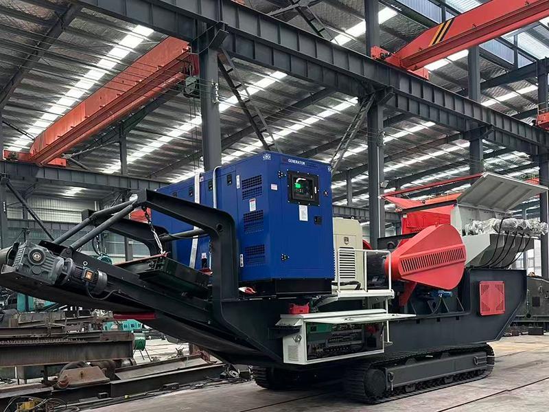 Crawler mobile crushing station