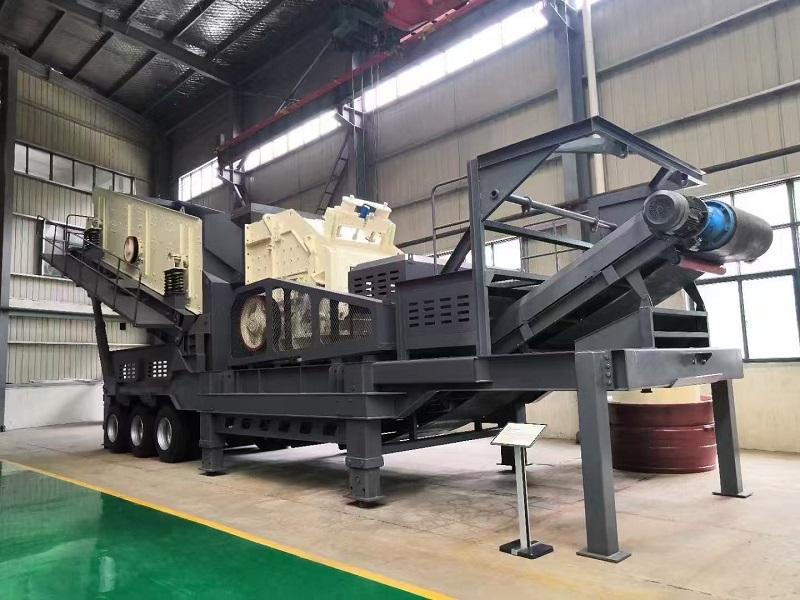 Mobile impact crushing station