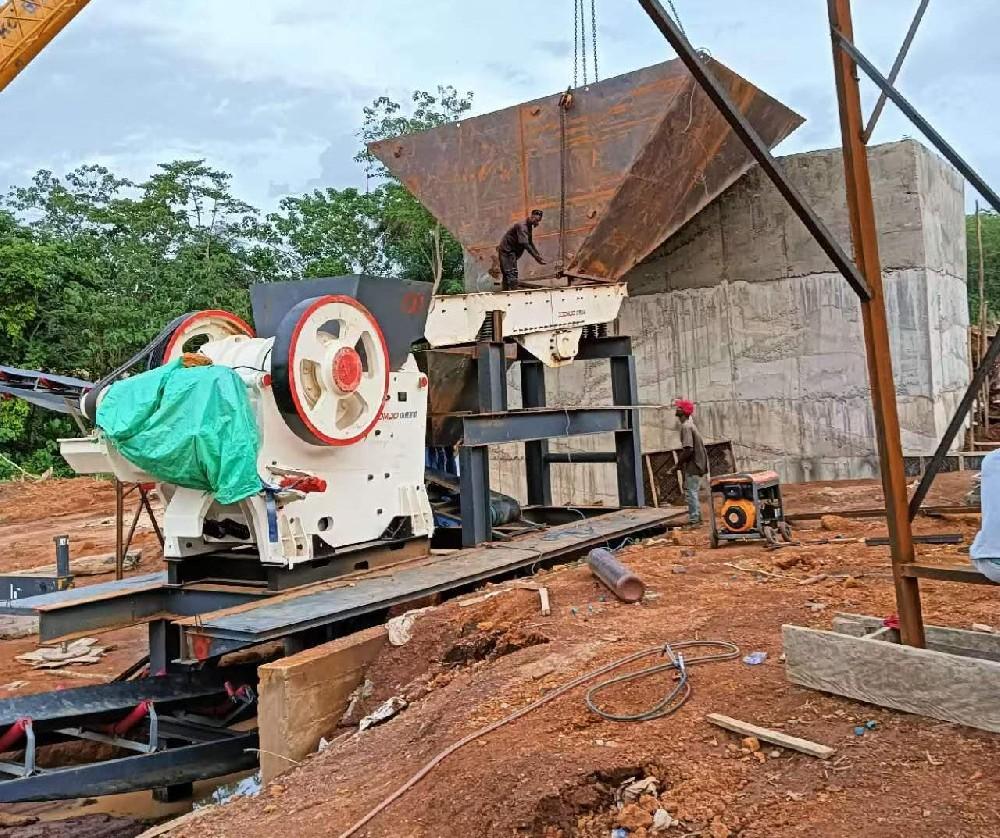 A customer from Cambodia purchased a production line from Shimeite Machinery Company, which can crush 150-200 tons per hour.